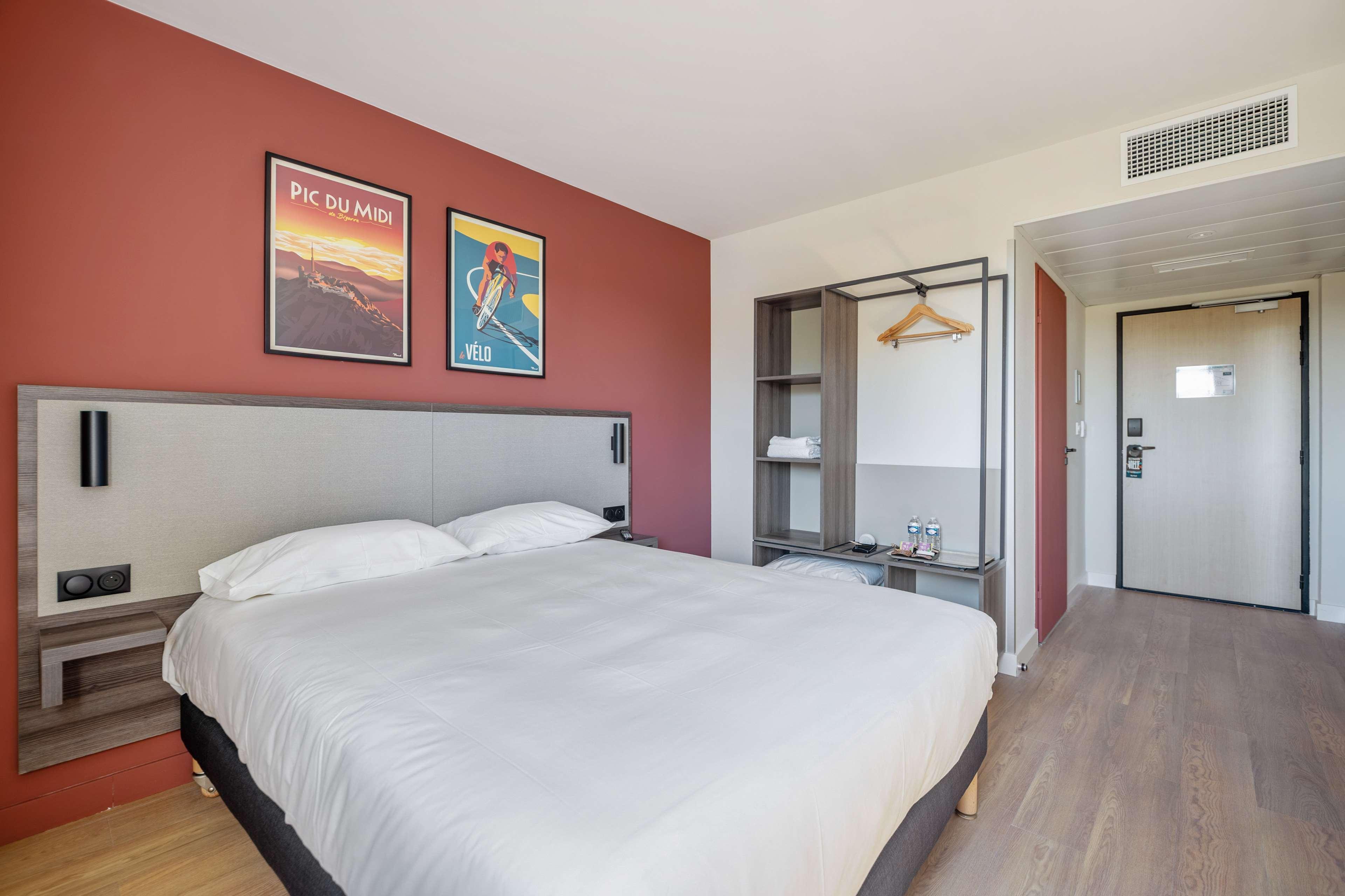 Kyriad Bordeaux Nord Sainte Eulalie Экстерьер фото