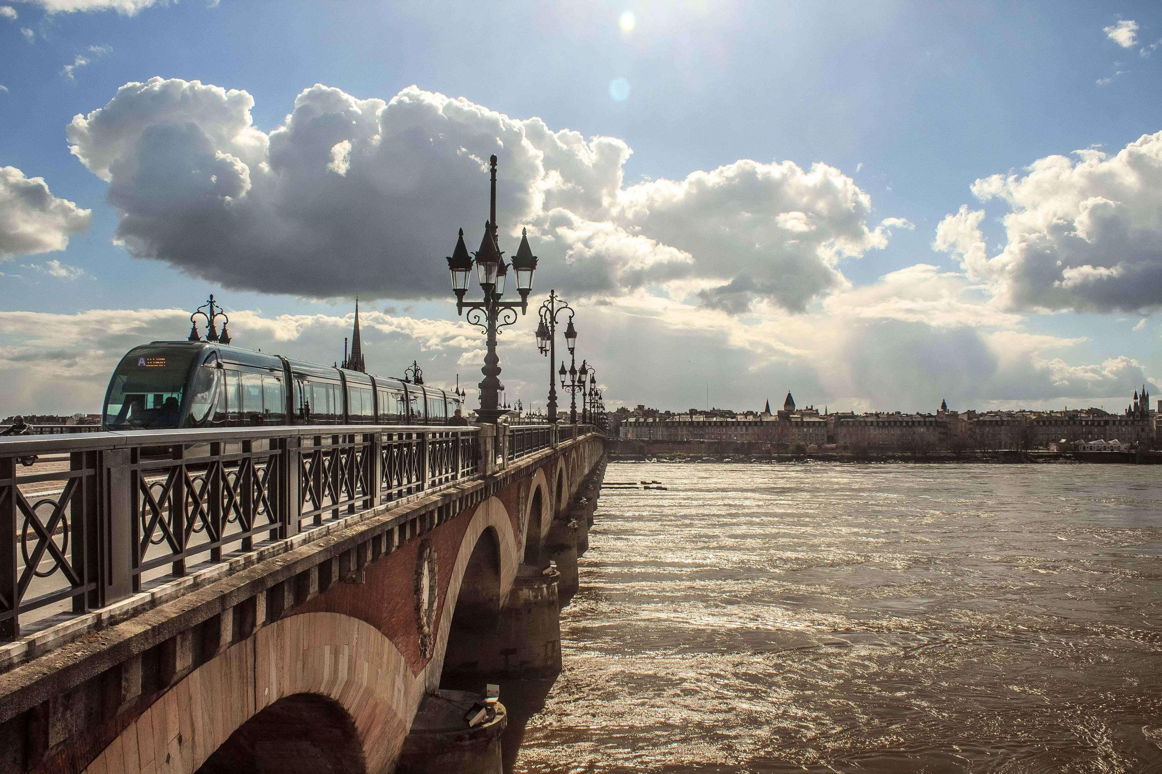 Kyriad Bordeaux Nord Sainte Eulalie Экстерьер фото